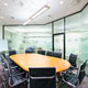 Интерьерная фотосъемка переговорной конференц-комнаты